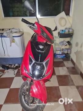 Electric scooty(new battery in warranty and tyer are new