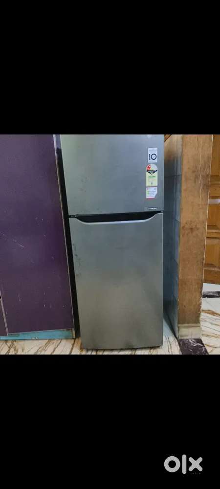 I want to sell my LG fridge mint condition no problem at all 5 yearold