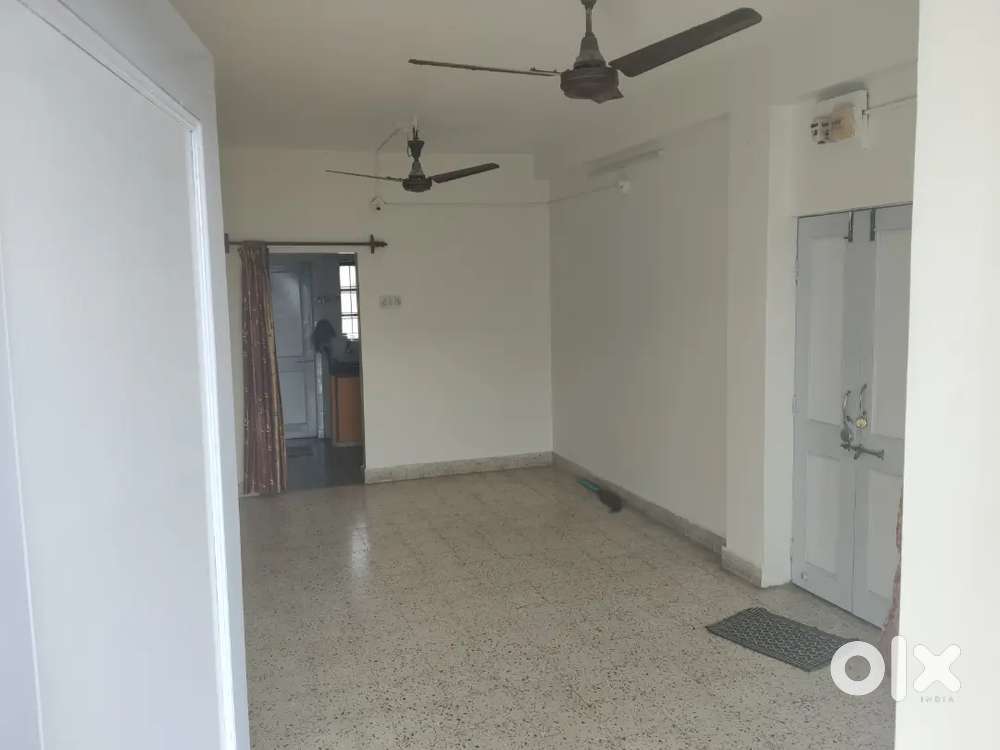 One room available in flat for rent