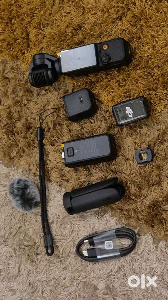 DJI Osmo Pocket 3 Creator Combo Less Then 2  Month