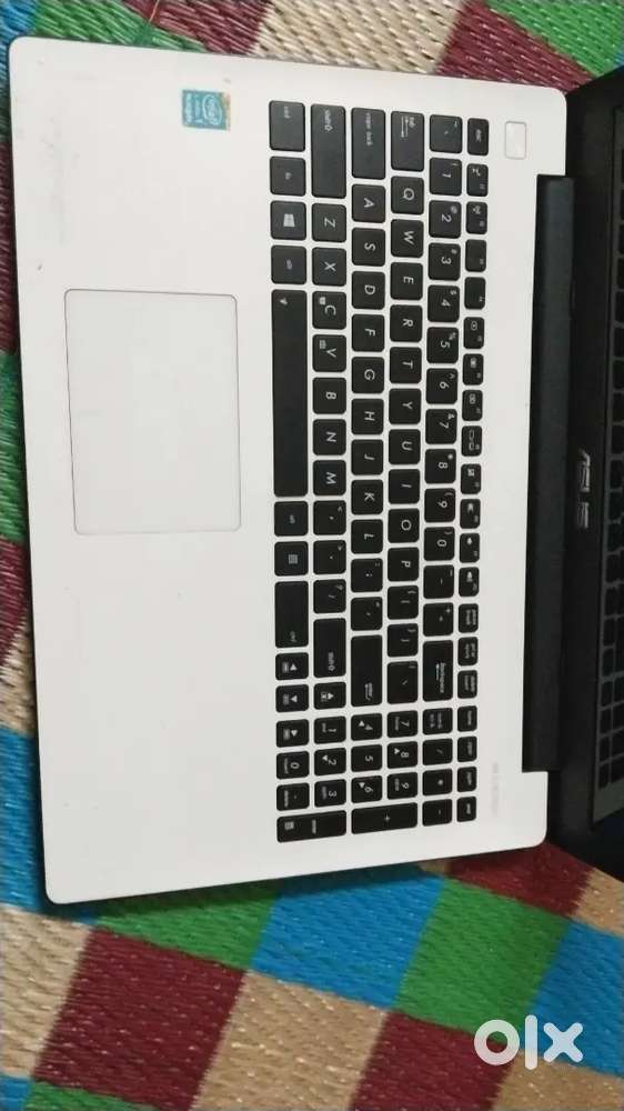 ASUS X553MA -- INTEL PENTIUM N3530  4GB RAM  256GB SSD