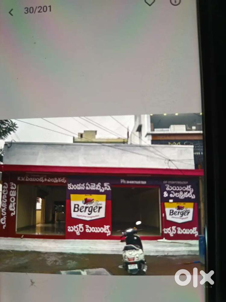 Computer operator in paint shop