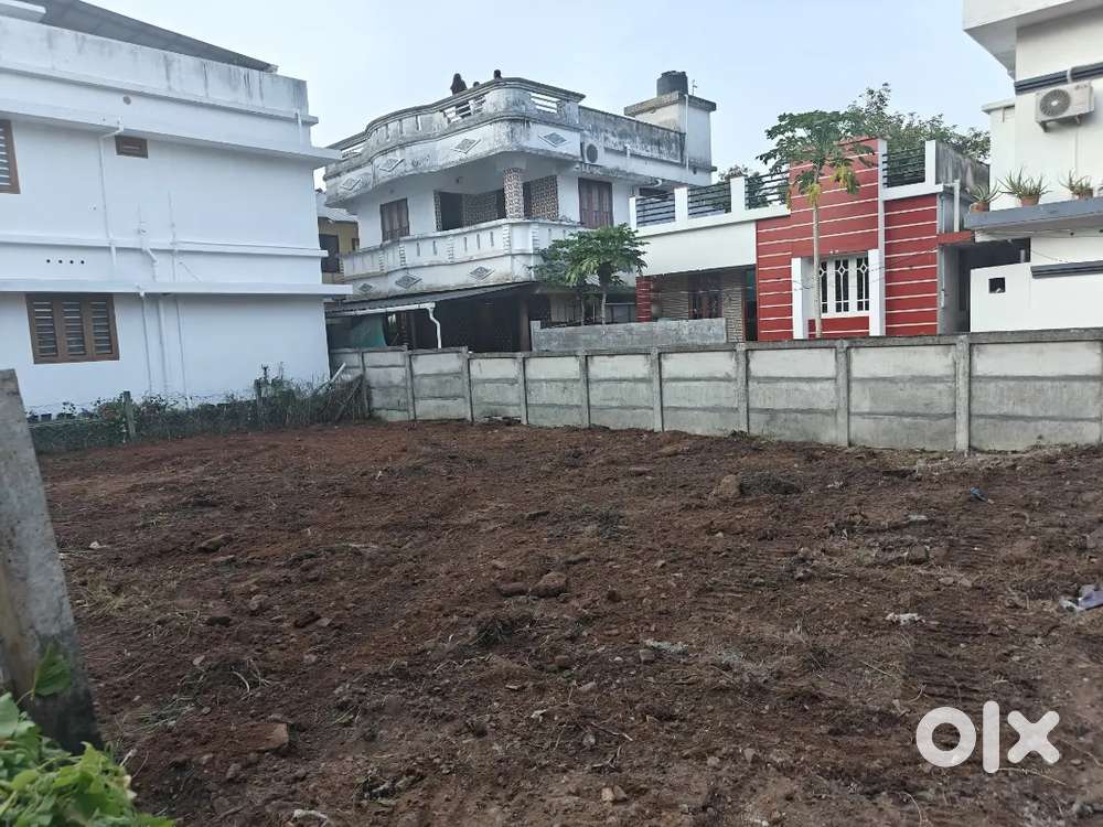 5 cent of dryland facing corporation road in vaduthala