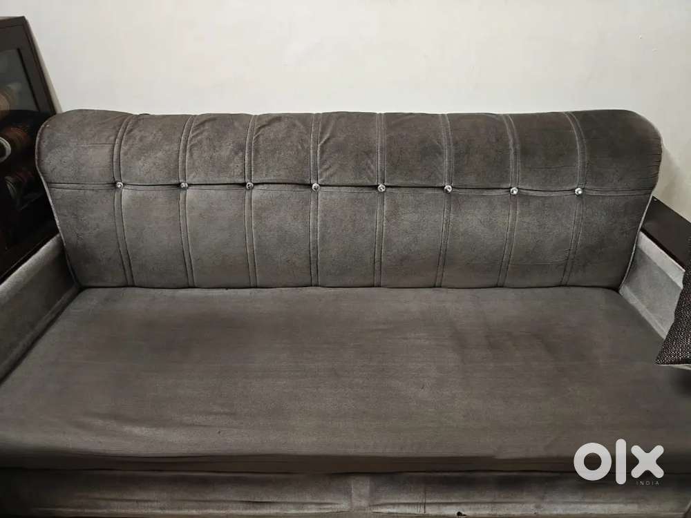 Grey sofa last offer 4500 last price