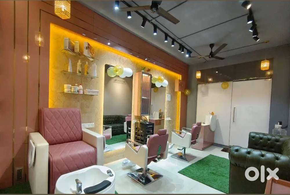 Wanted female beautician for womens ladies parlour