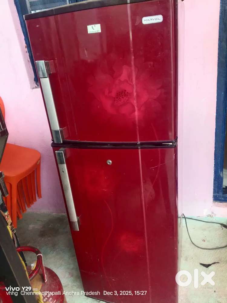 Double door refrigerator