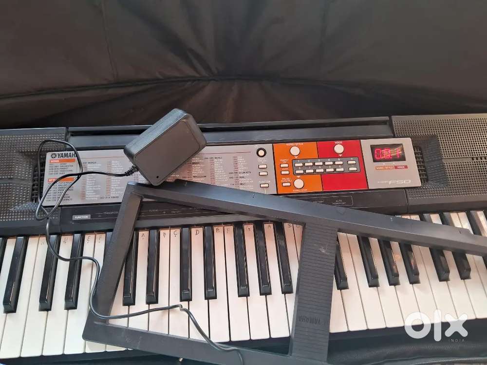 Yamaha psrF50 with org cover and bookstand and charger