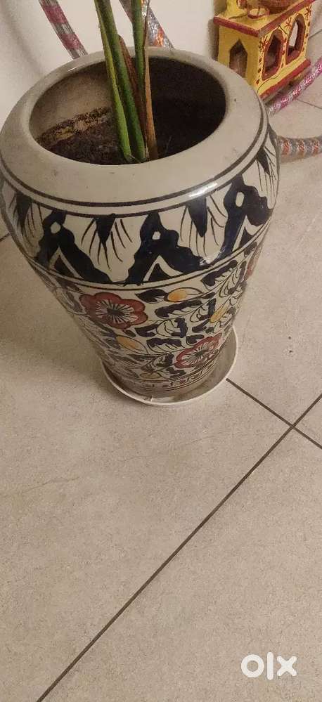 30 Beautiful Flower Pots  Almost New  Full Set Only ₹4,260
!