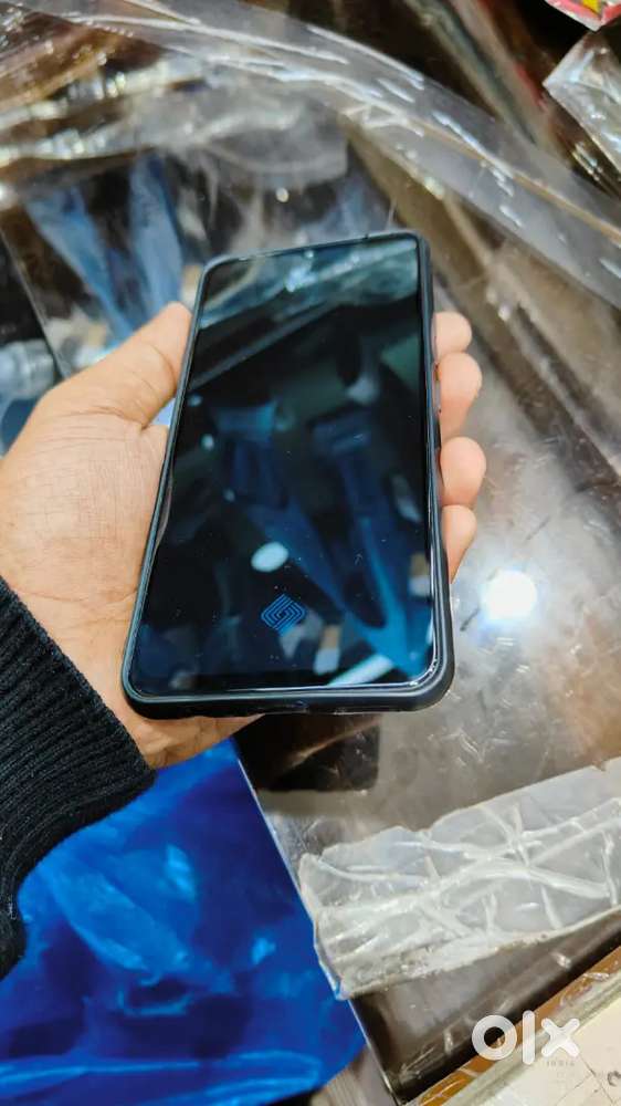 Vivo y73 8+128 extent 4gb