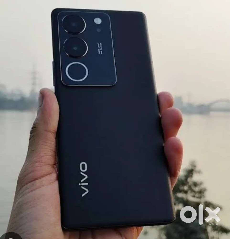 VIVO V29 8.128 GB 17 din purana hai bas