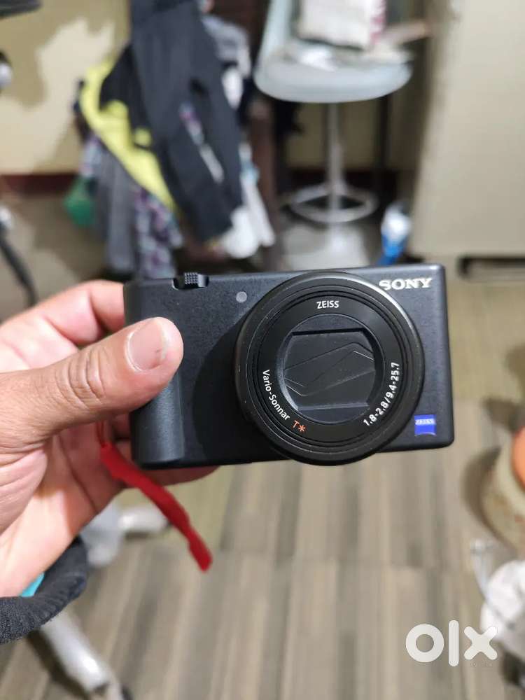 Sony zv1 camera and battery bahoot achee se rakha gaya hai