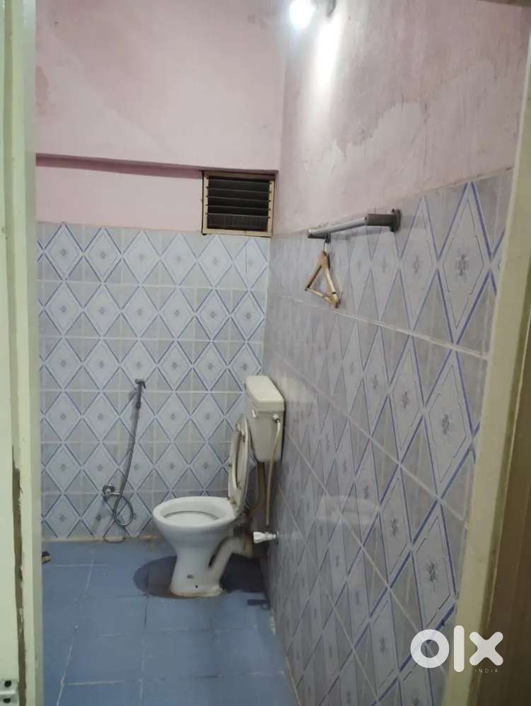 COMMERCIAL SPACE 40K RENT MONTHLY (PRICE NEGOTIABLE)