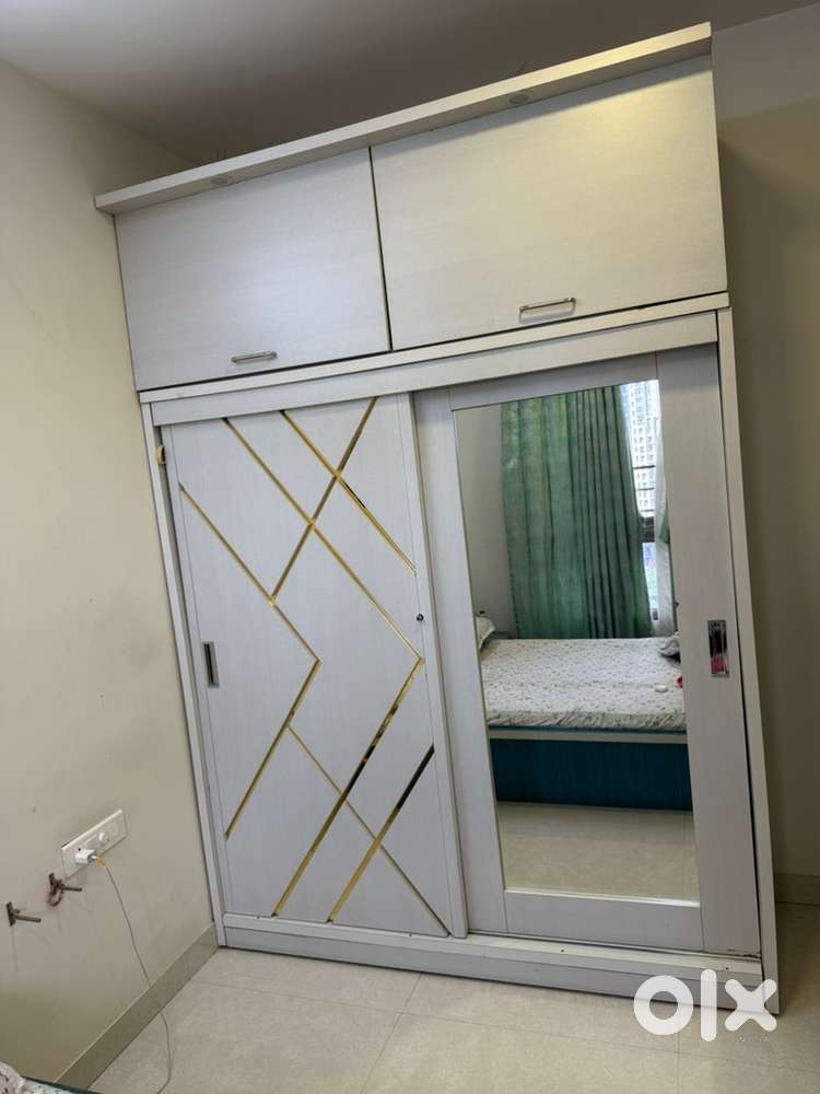 Fully ready to use bedroom set for sell in very good condition