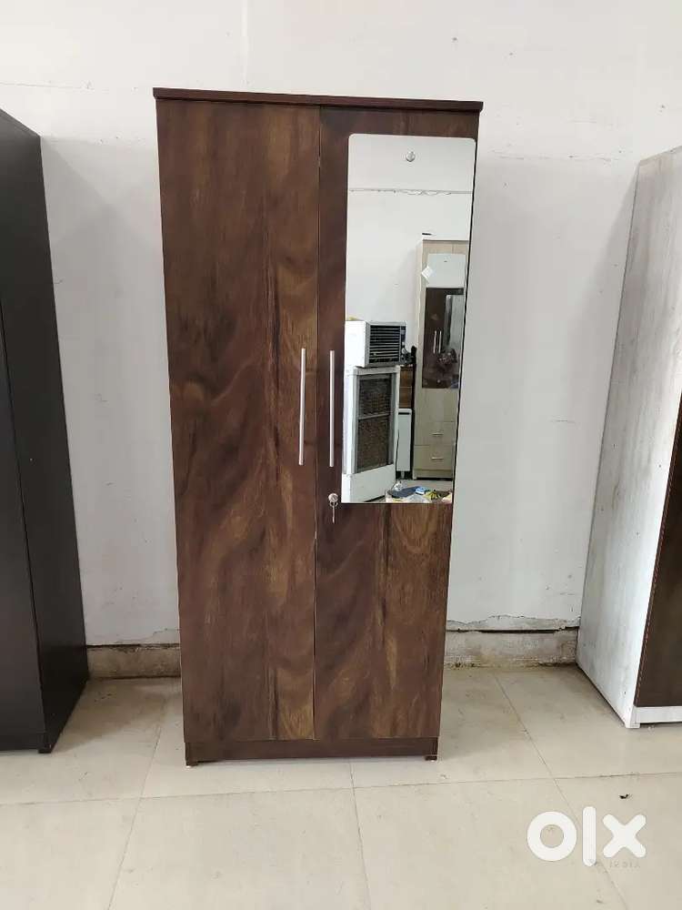 2 Door Wardrobe available in Chembur size 2.5x6