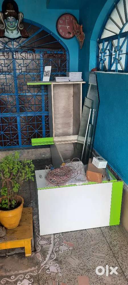 Shop Counter with glass