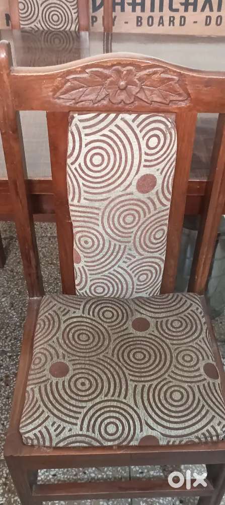 Dining table with 6 chairs