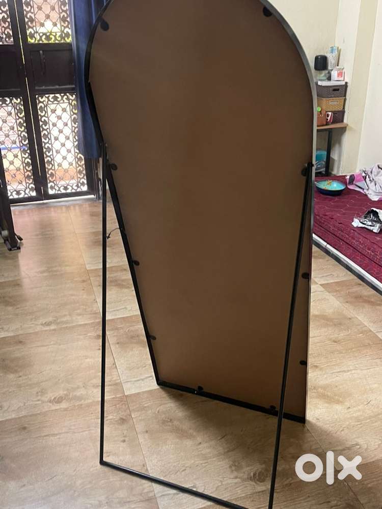Large Full-Length Standing Mirror – Black Frame, Excellent Condition
