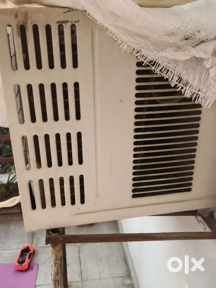 LG 1.6 TON WINDOW AC..