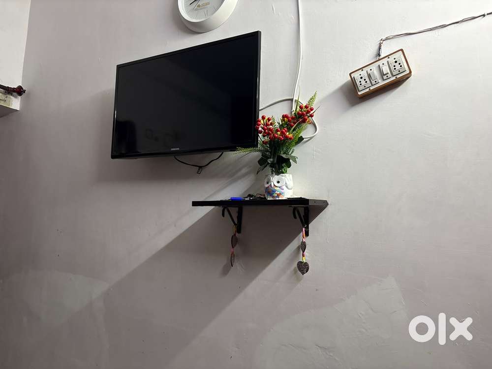 LED TV with Pendrive space