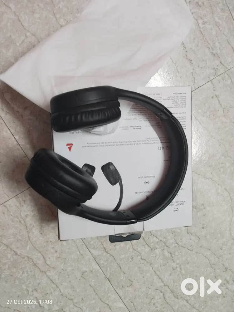Boat headphones for sale with brand new condition and 1 year warranty