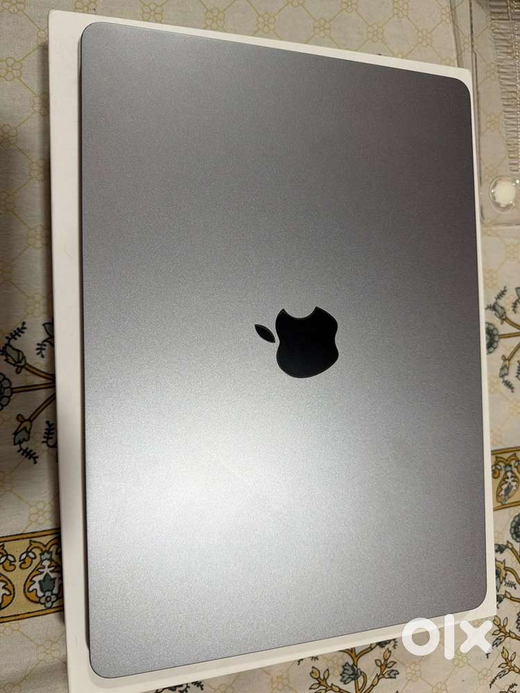 Apple Mac book Air ( M2 chip )