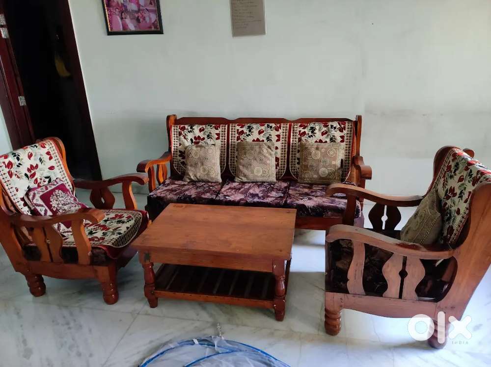 SOFA SET 5 SEATER WITH TABLE