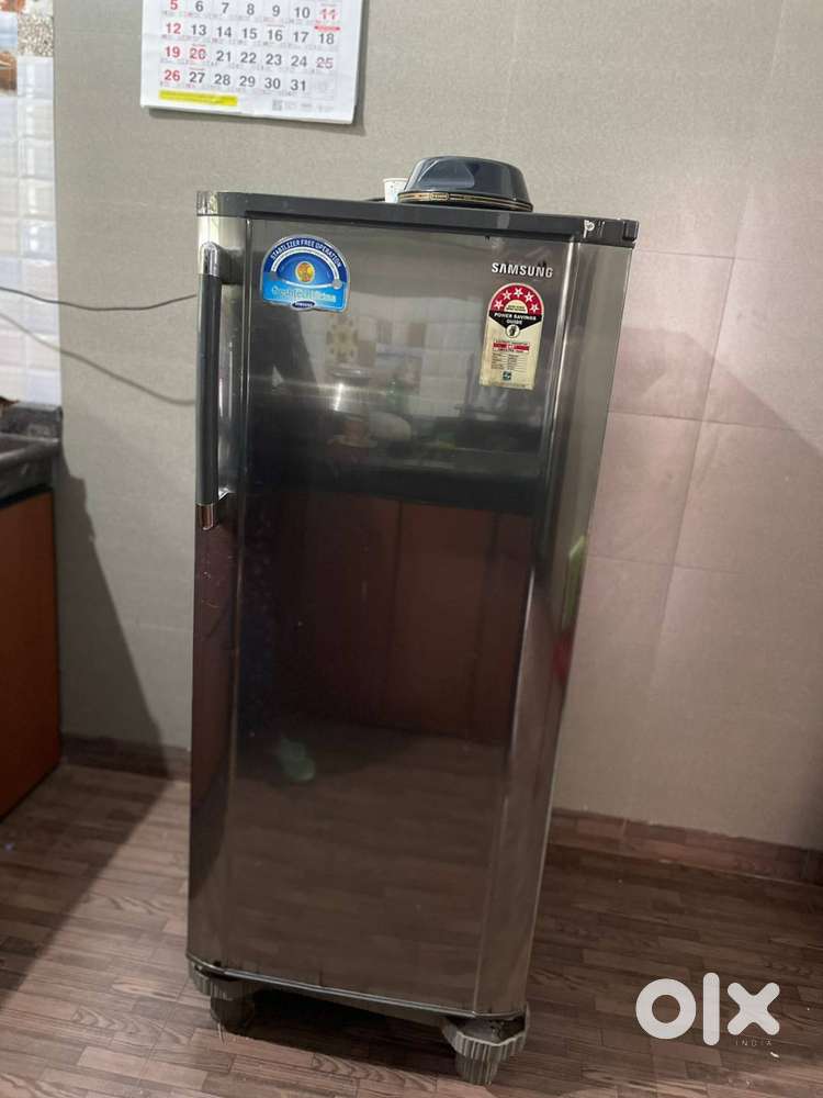 Samsung 5-Star Rated Refrigerator – Excellent Condition, lightly Used!