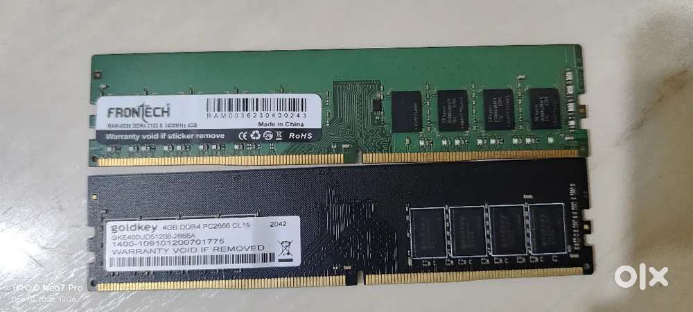 SELLING Two DDR4 ram sticks total 8gb (4gb+4gb)