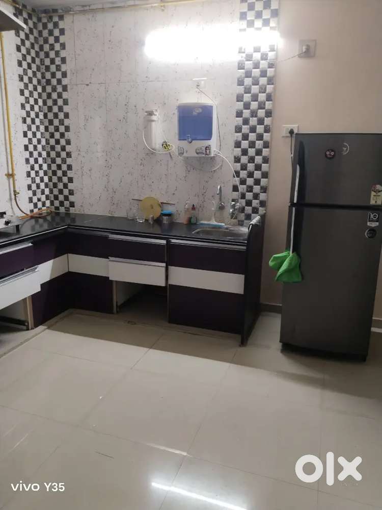 2bhk 5rd floor vej/nonveg family allowed