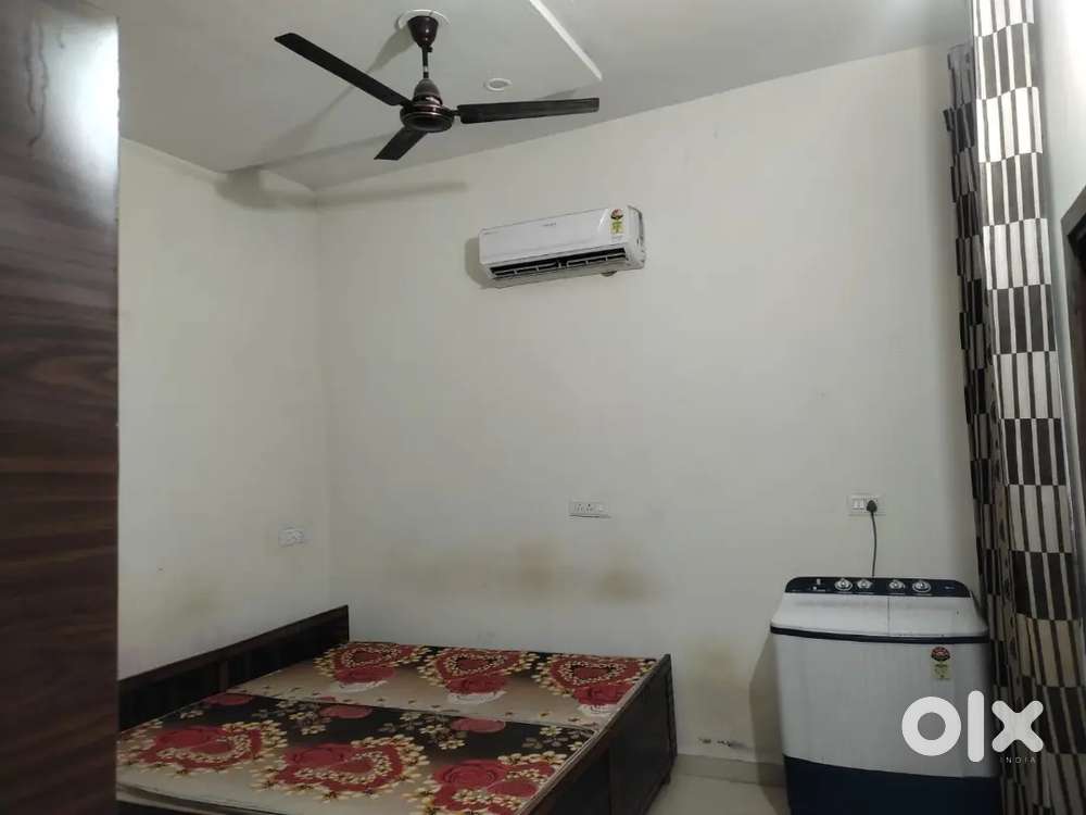 2bhk flat ground floor indepndt furnishd deep home near shivalik city