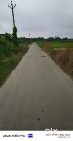 Maltari,chunahwa road ke bich se jo n Nahar jati hai usi per hai