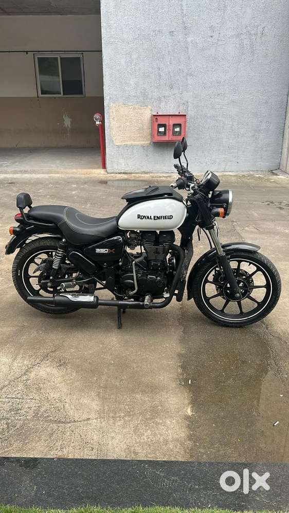 Royal enfield Thunderbird 350 X white colour mint condition.