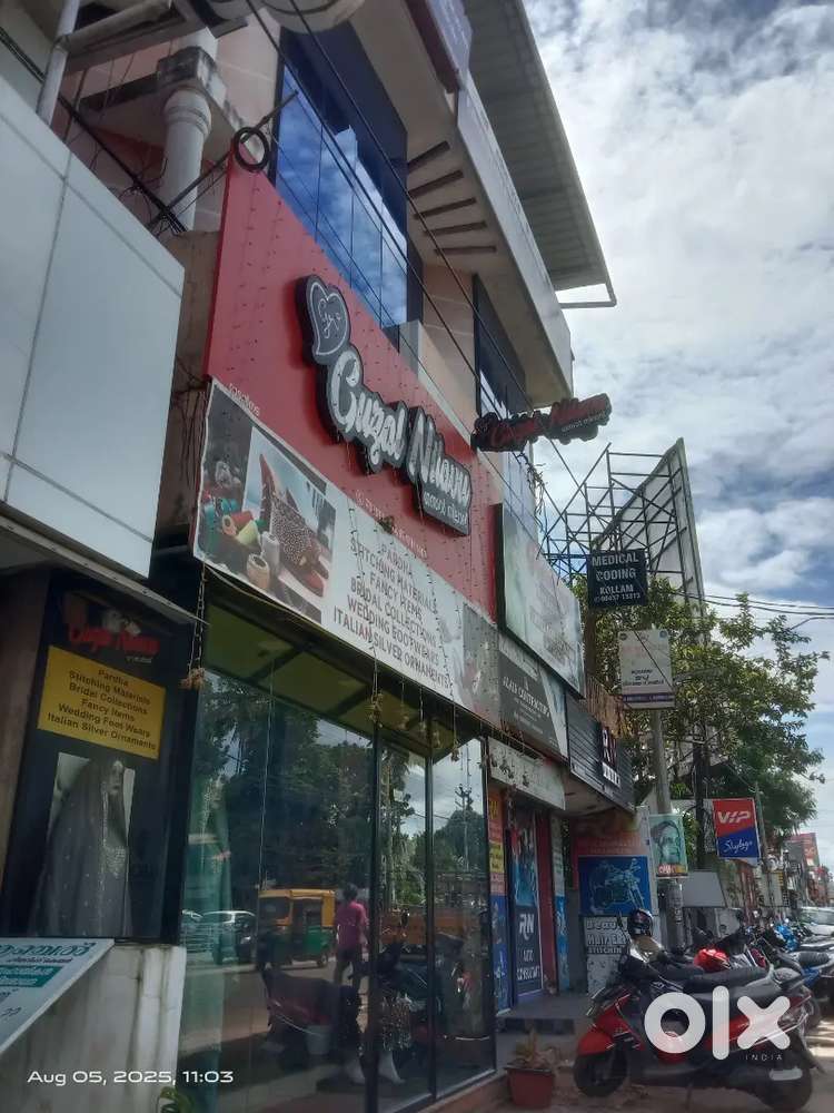 @ POLAYATHODU, KOLLAM. 7 CENT, 4500 SQFT,G + 2 BUILDINGS.