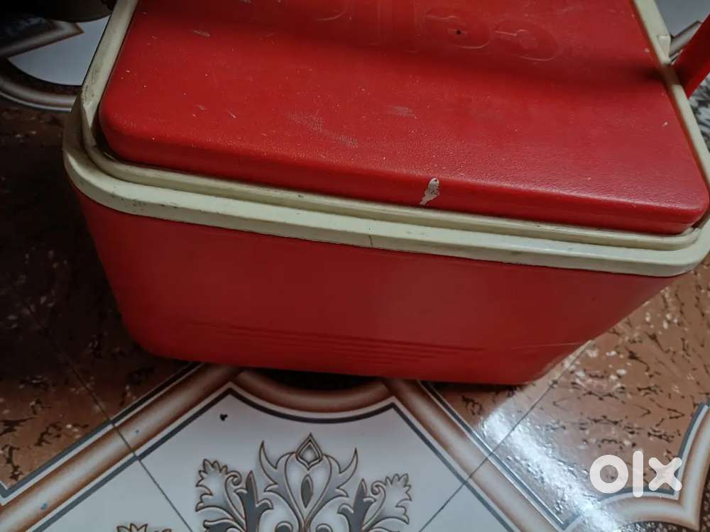 Ice box red colour
