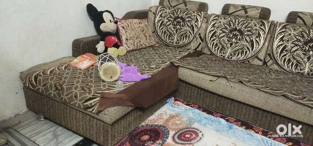 L Sofa Vechvana chhe Rs, 12000 like new ,