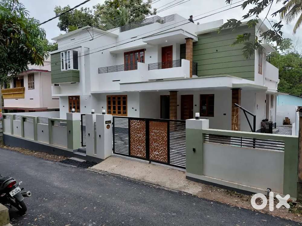 Newly build residential house near chandavila UP school Kazakoottam