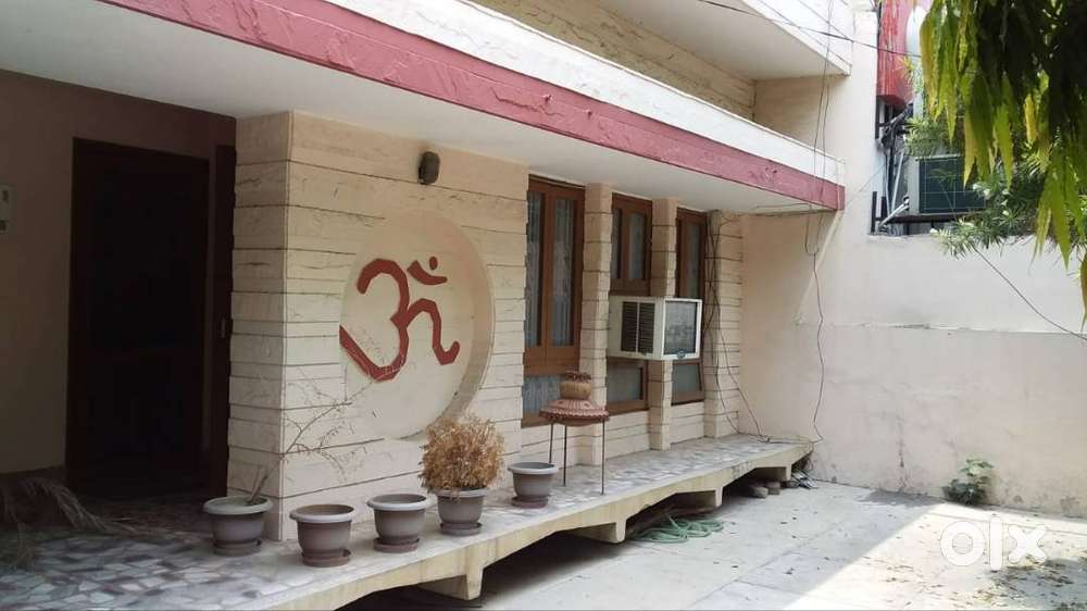 Main Road Independent House B block indiranagar, Lucknow for Rent