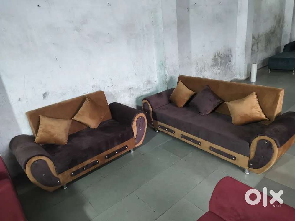 3+2 sofa set with free pillow £9938