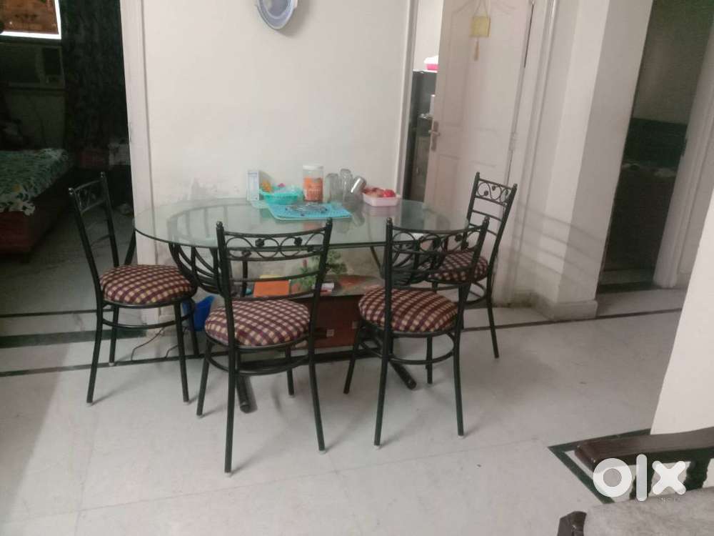 Dinning table with chairs