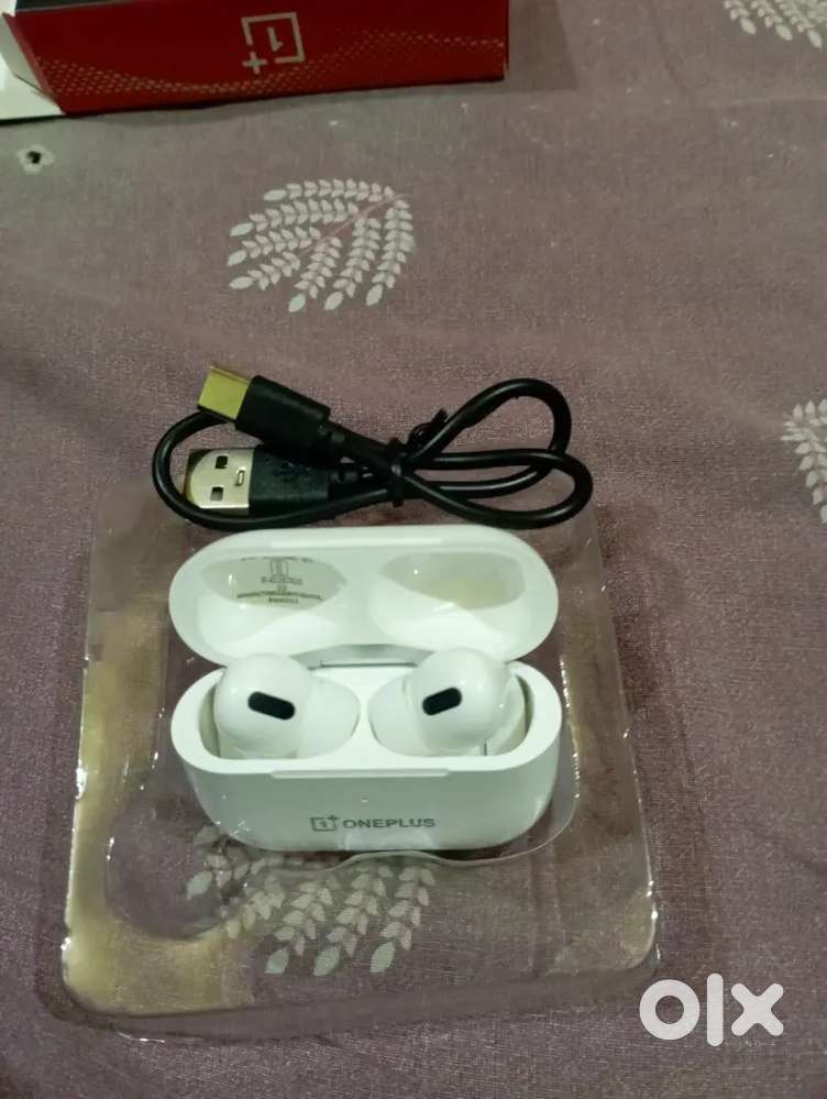 This is one plus earpods 444 i