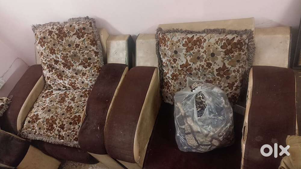 Selling Sofa, Almira, trunk big amd small (prices : Description)