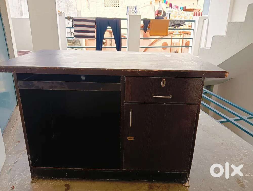 ऑफिस या स्टडी टेबल