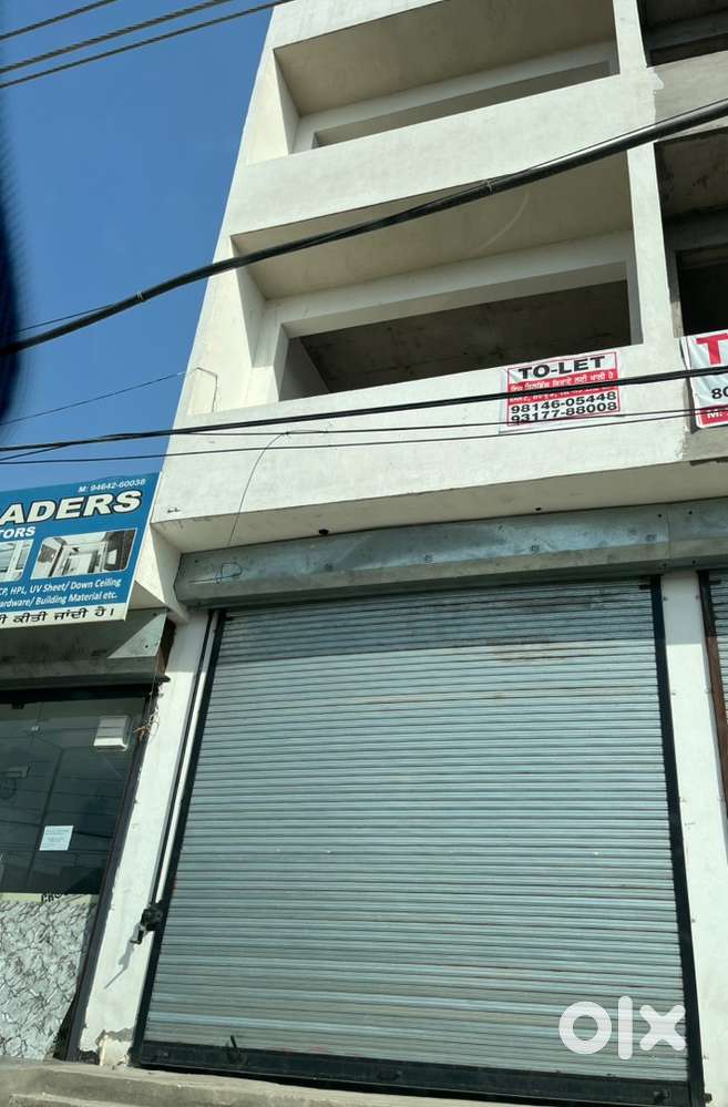 PRIME LOCATION SHOWROOM FOR LEASE