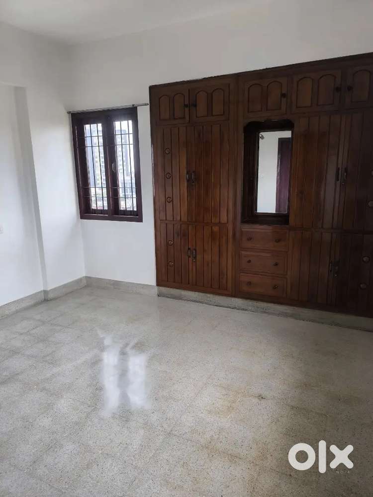 2bhk flat near bakery jn and nagampadam including maintance 14500