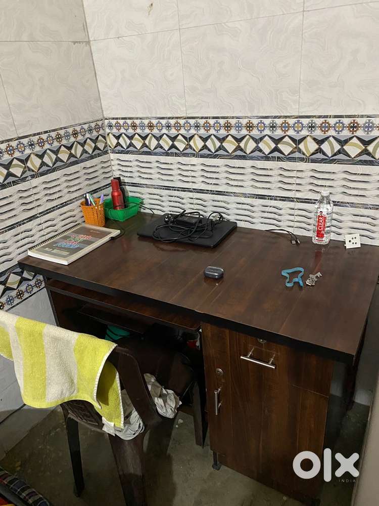 Computer table 4x2feet +cheer, free