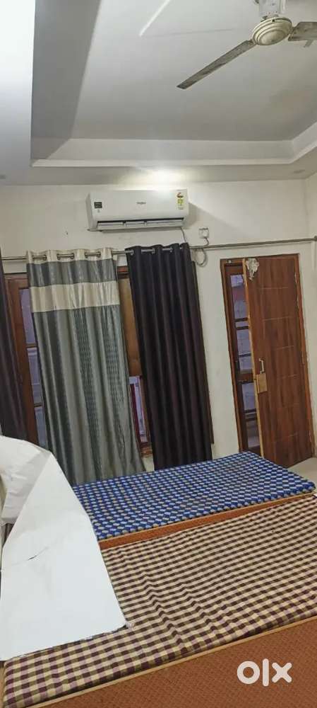 Fully furnished Ac ŕooms available near khatautha chauraha