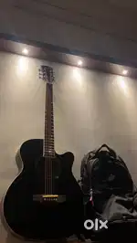 VAULT EA20 Acoustic Guitar Black in a very good condition