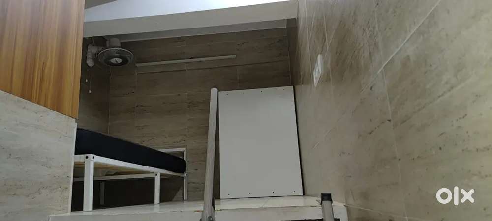 1 BHK FLAT IN MARINE LINES