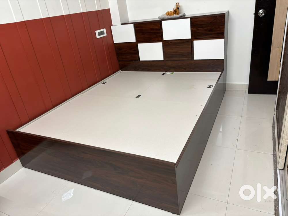  Bed for Sale – Mint Condition!