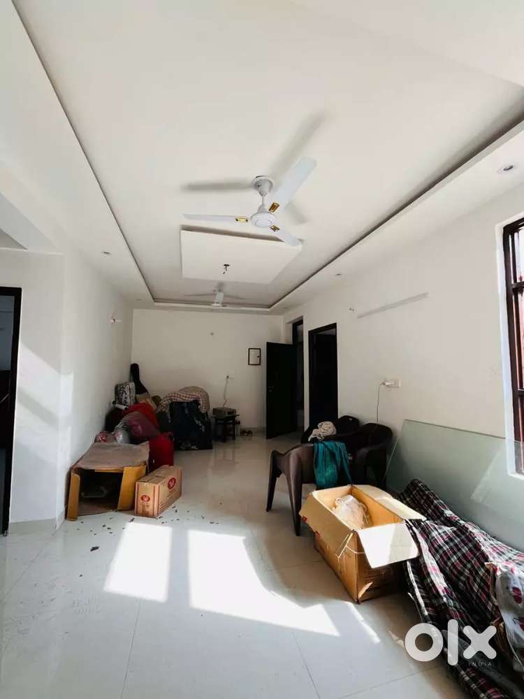 3 bhk flat semifurnished luxurious apartment 63 faridabad rate 60 lakh